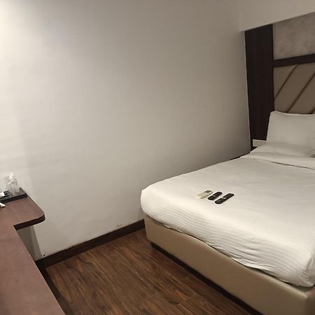 Hotel Dakshin Grandeur Navi Mumbai Buitenkant foto