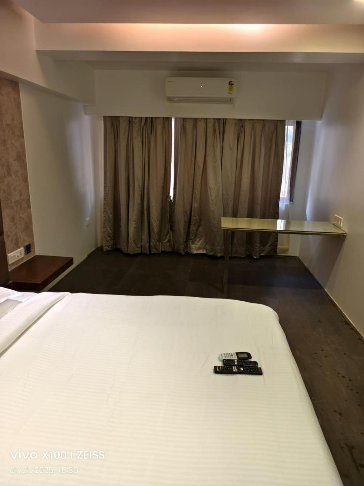 Hotel Dakshin Grandeur Navi Mumbai Buitenkant foto