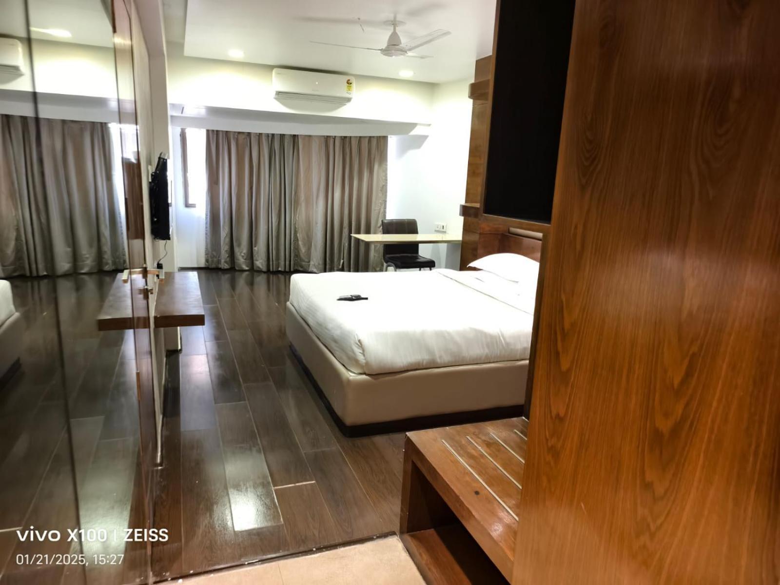 Hotel Dakshin Grandeur Navi Mumbai Buitenkant foto