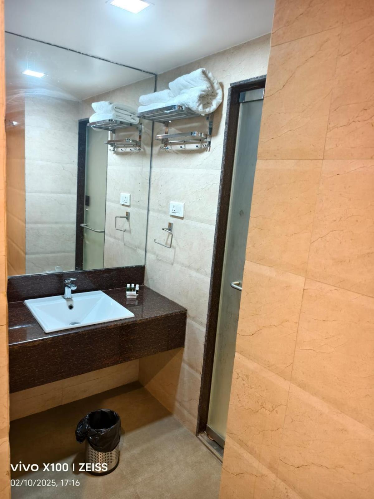 Hotel Dakshin Grandeur Navi Mumbai Buitenkant foto