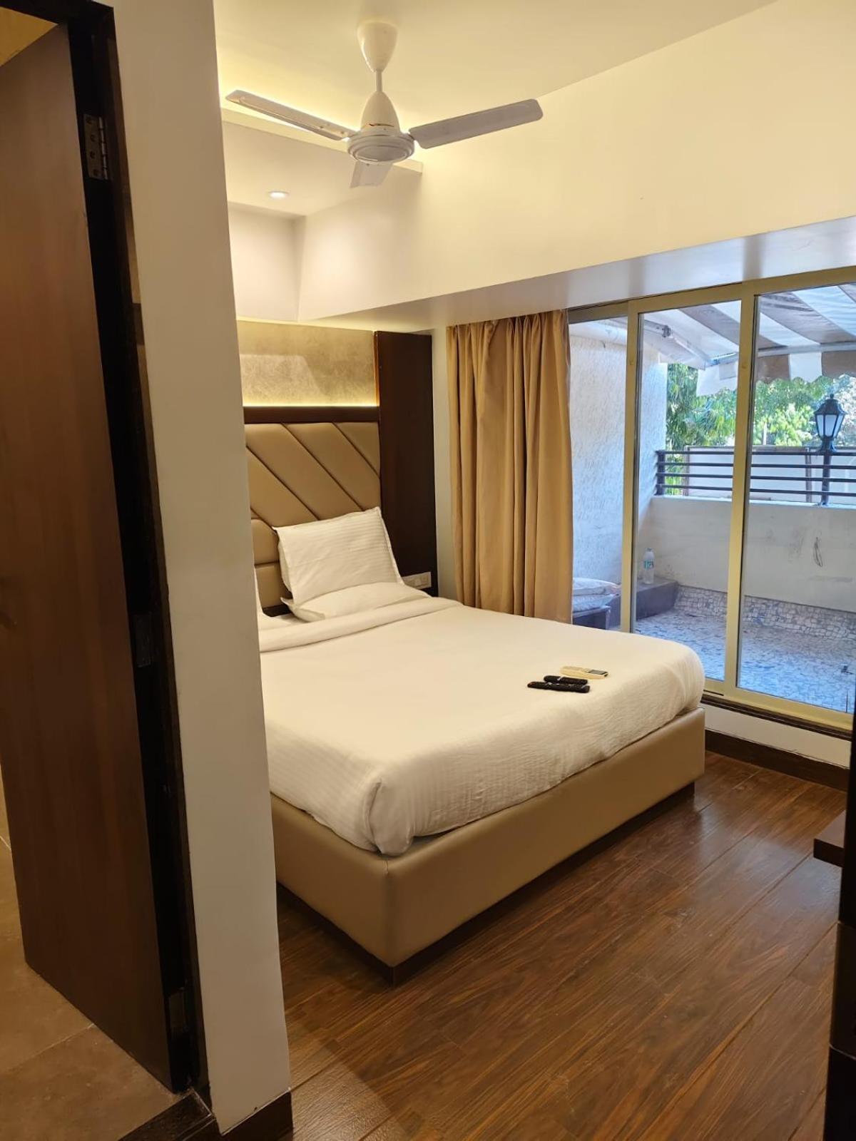 Hotel Dakshin Grandeur Navi Mumbai Buitenkant foto