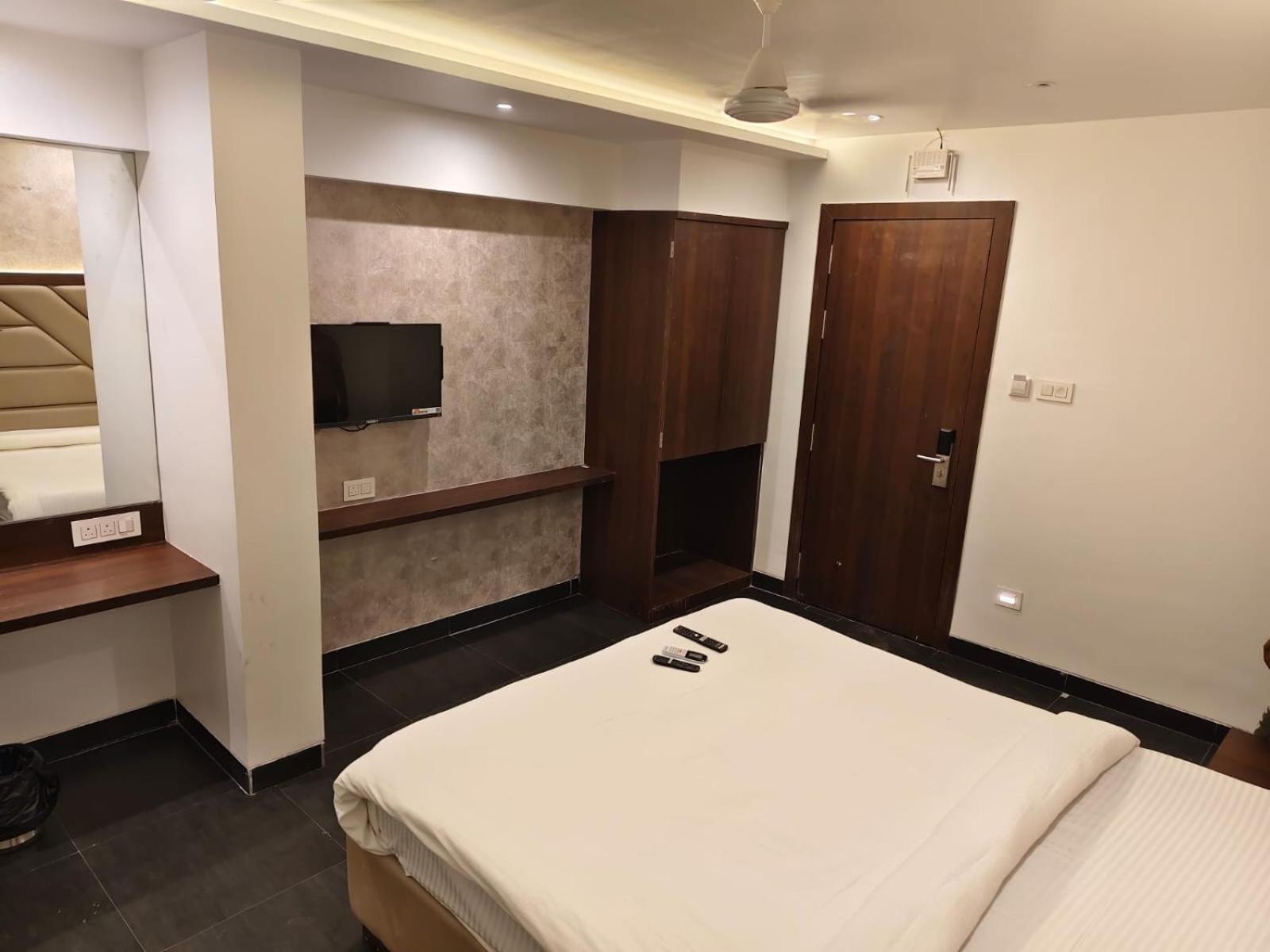 Hotel Dakshin Grandeur Navi Mumbai Buitenkant foto