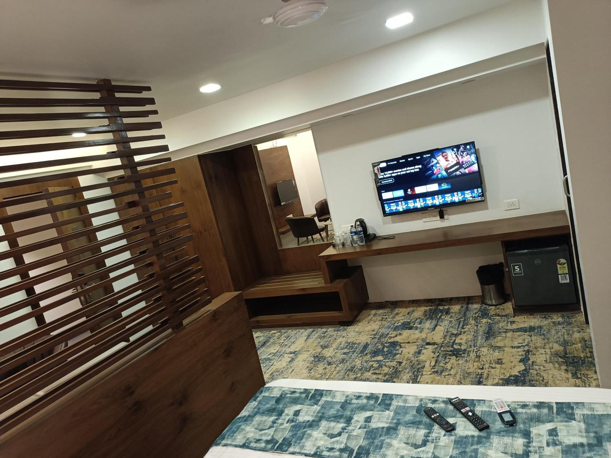 Hotel Dakshin Grandeur Navi Mumbai Buitenkant foto