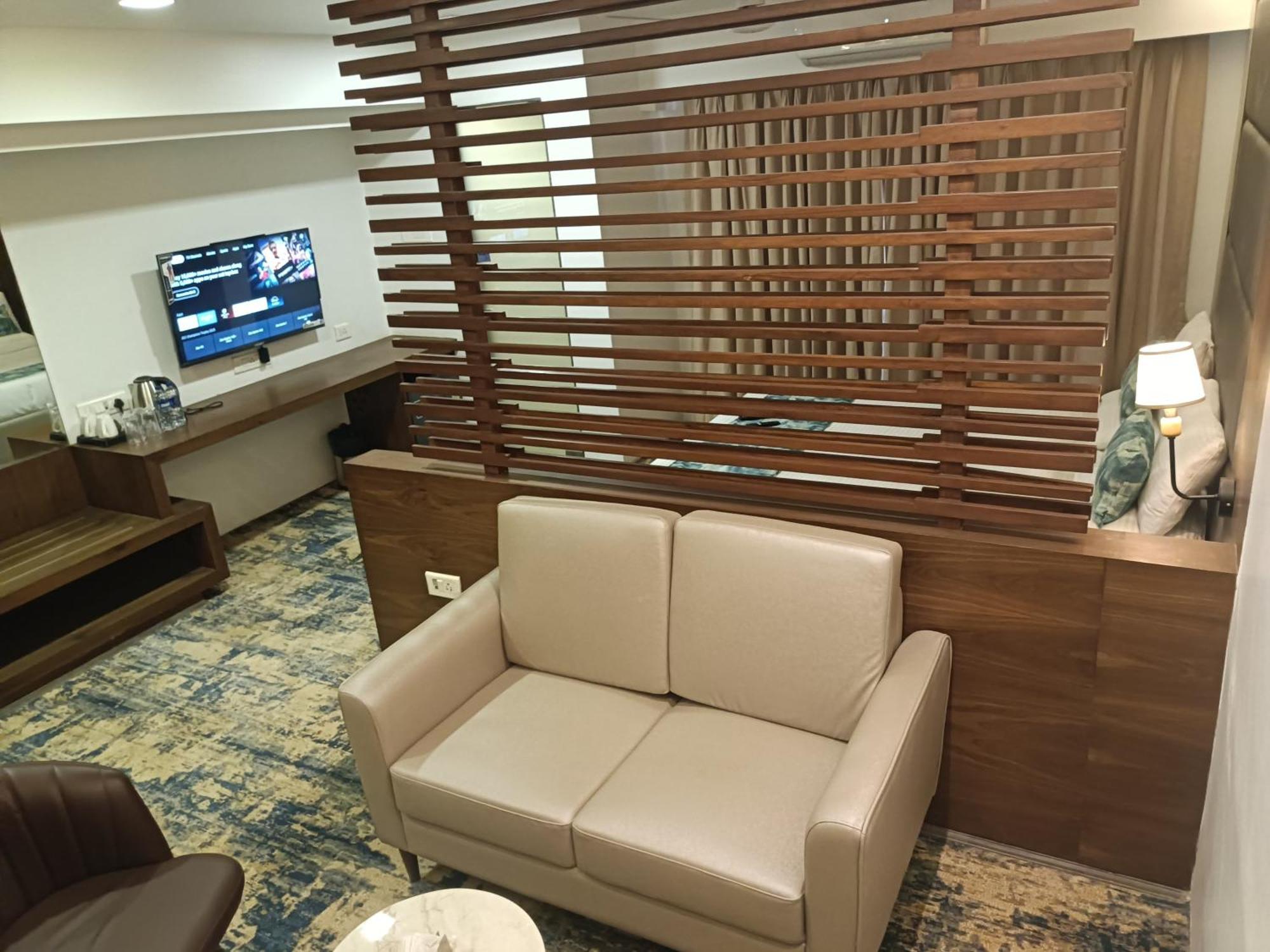 Hotel Dakshin Grandeur Navi Mumbai Buitenkant foto
